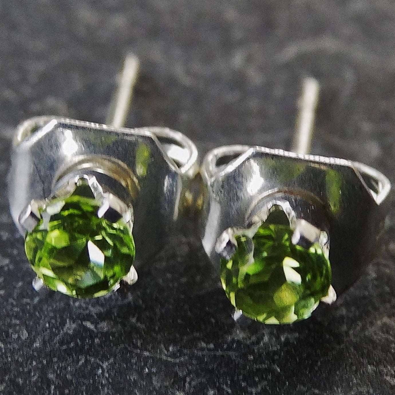Peridot gemstone earrings 2025