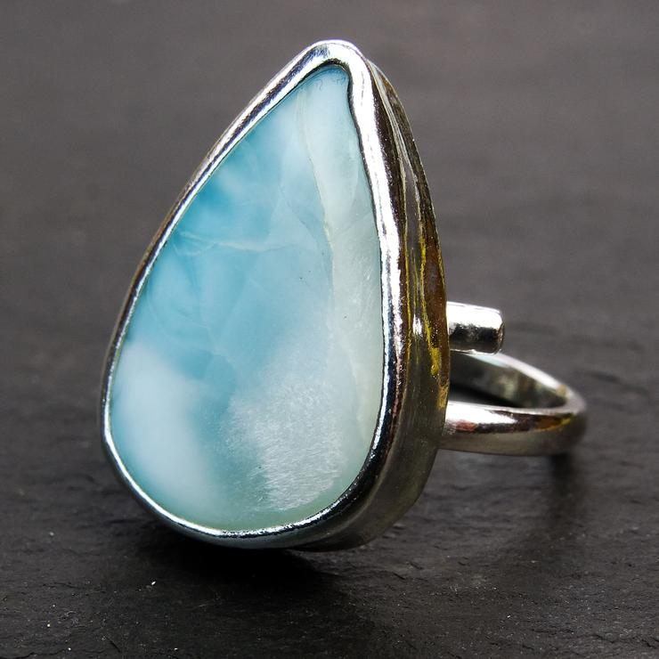 Larimar - the stone of peace and clarity