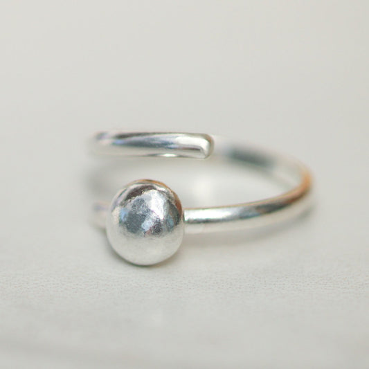 Adjustable silver ring with pebble louella-jewellery
